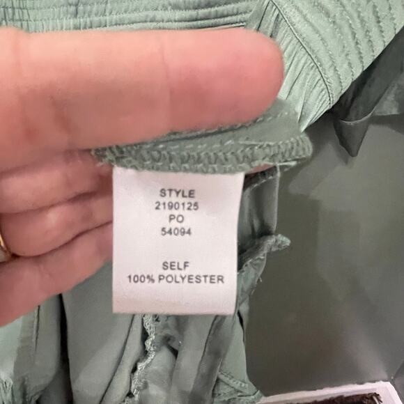 Current Air Silky Green Pleated Vneck Dress. Size Med. Great condition. - Picture 6 of 7